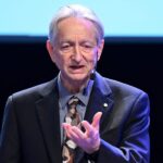 Geoffrey Hinton Warns AI May Replace Many Jobs by 2026, Reshaping Labor Market