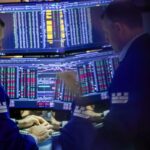 Gold Surges 2% and Dollar Strengthens as AI-Driven Tech Stocks Soar Amid Venezuela Turmoil