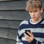 Oregon Senate Advances Bill to Regulate AI Chatbots Amid Youth Mental Health Concerns