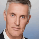 Intelligent Investing Combines AI and Human Insight for Enhanced Market Analysis