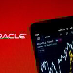 Oracle’s Stock Slips 0.9% as AI Expansion Raises Dividend Stability Concerns