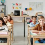 Schools Ban Screens While Pushing for AI Literacy: A New Approach Emerges